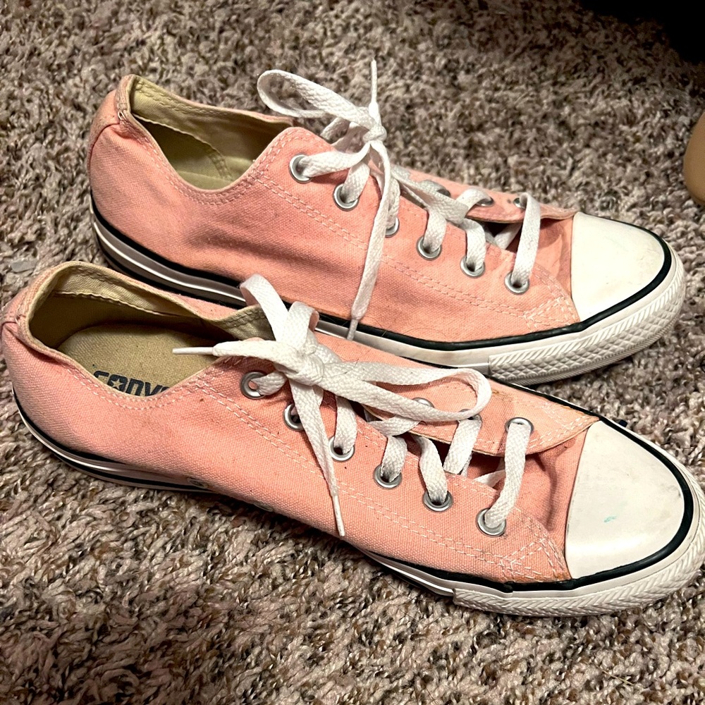 Women’s blush pink converse size 10 good used condition will wash and air dry